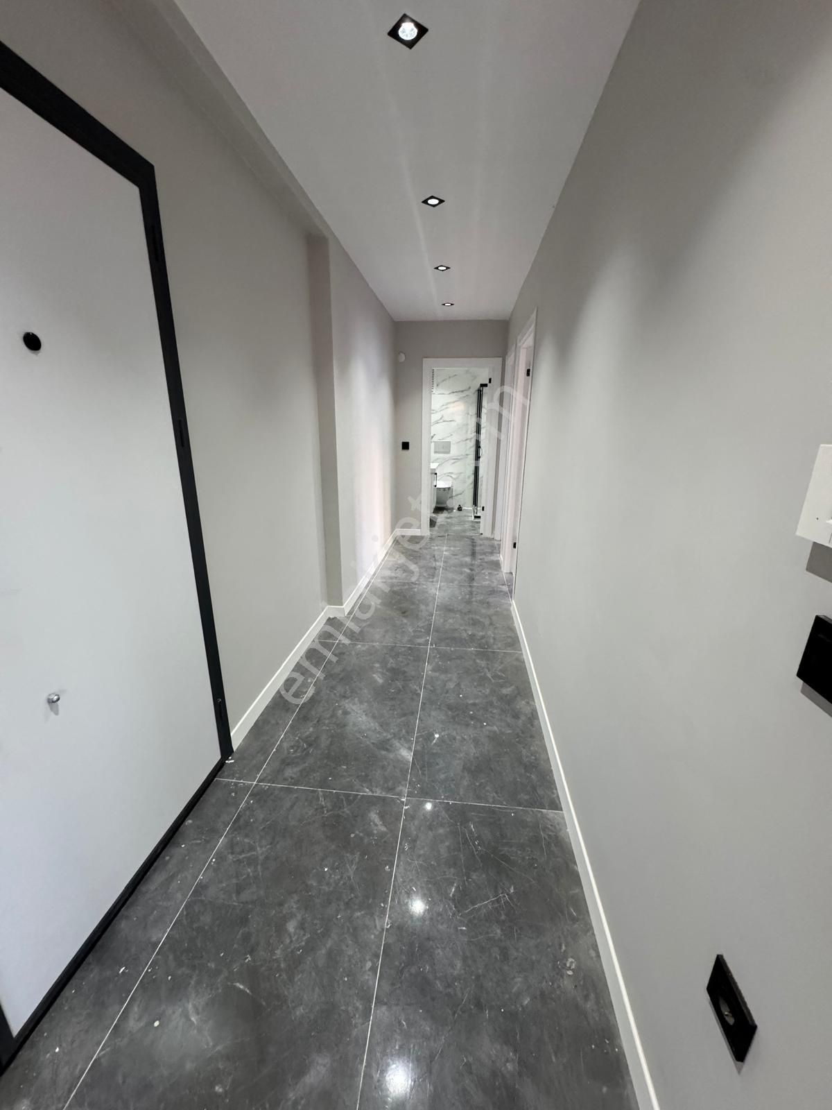 Avcılar Cihangirde Harika Malzemelere Sahip Geniş Kullanışlı 2+1 Daire - Görsel 3