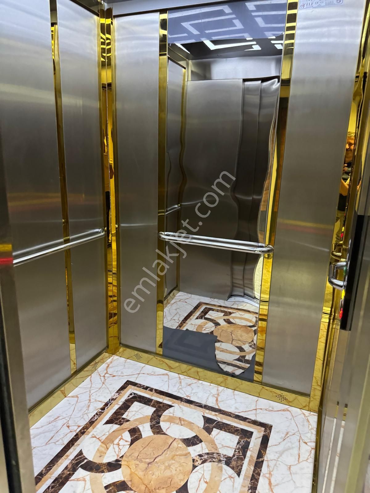 Avcılar Cihangirde Harika Malzemelere Sahip Geniş Kullanışlı 2+1 Daire - Görsel 4