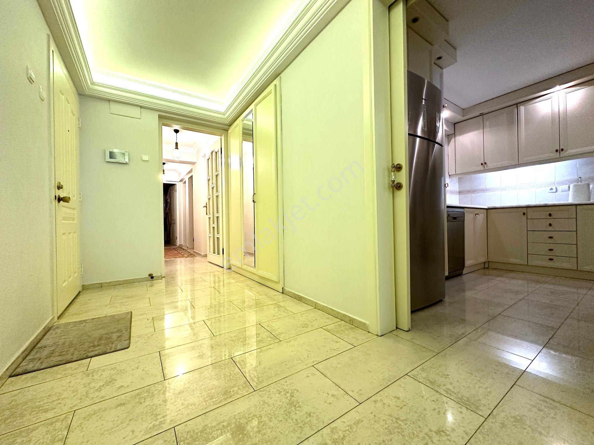 Güzelyalı Mithatpaşa Cadde Üzeri Satılık Geniş 3+1 Fırsat Daire - Görsel 17