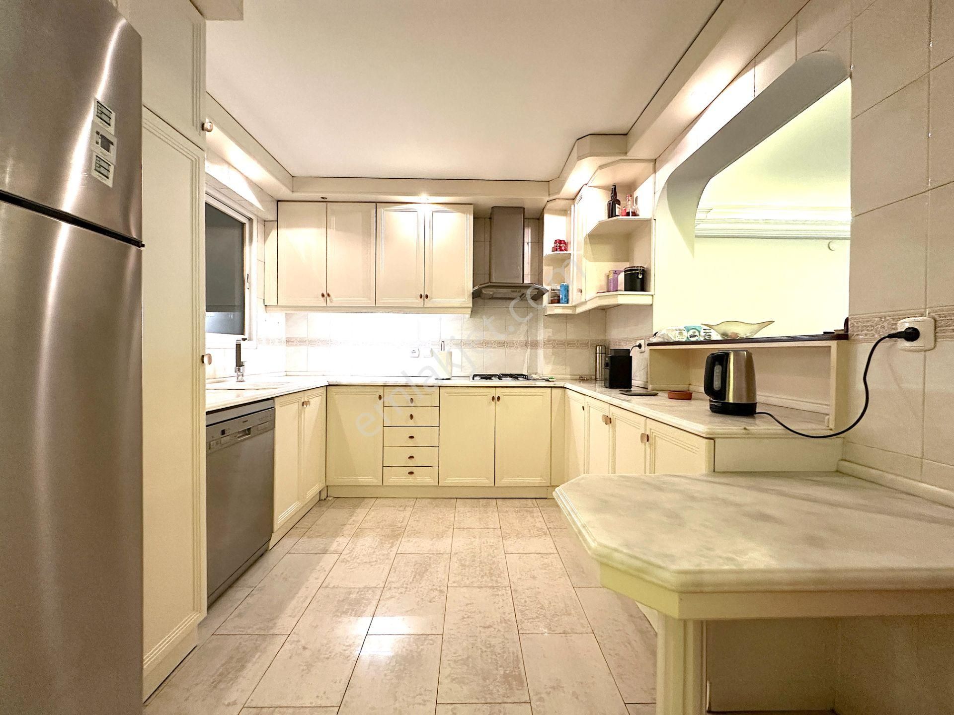 Güzelyalı Mithatpaşa Cadde Üzeri Satılık Geniş 3+1 Fırsat Daire - Görsel 18