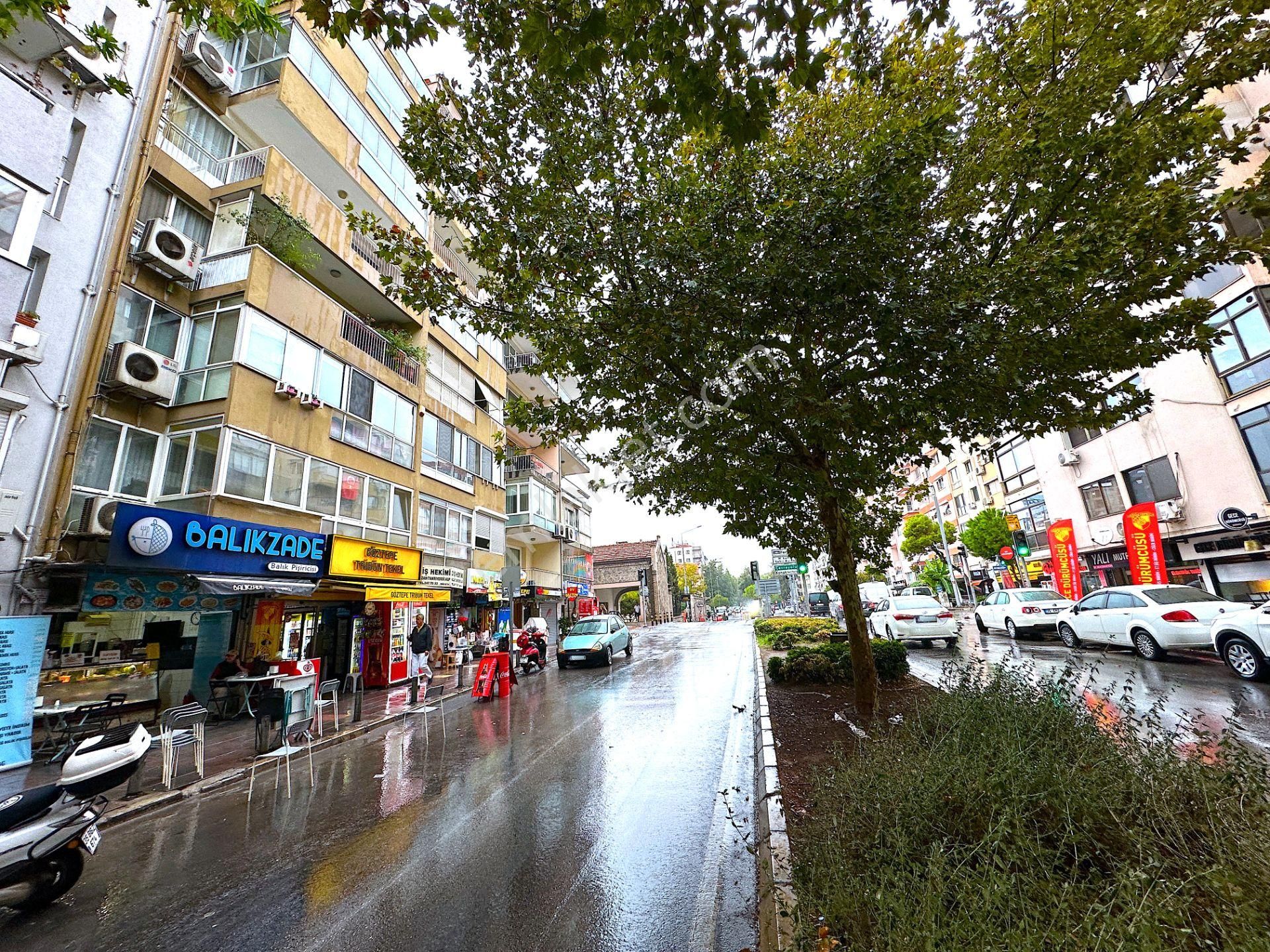 Güzelyalı Mithatpaşa Cadde Üzeri Satılık Geniş 3+1 Fırsat Daire - Görsel 3