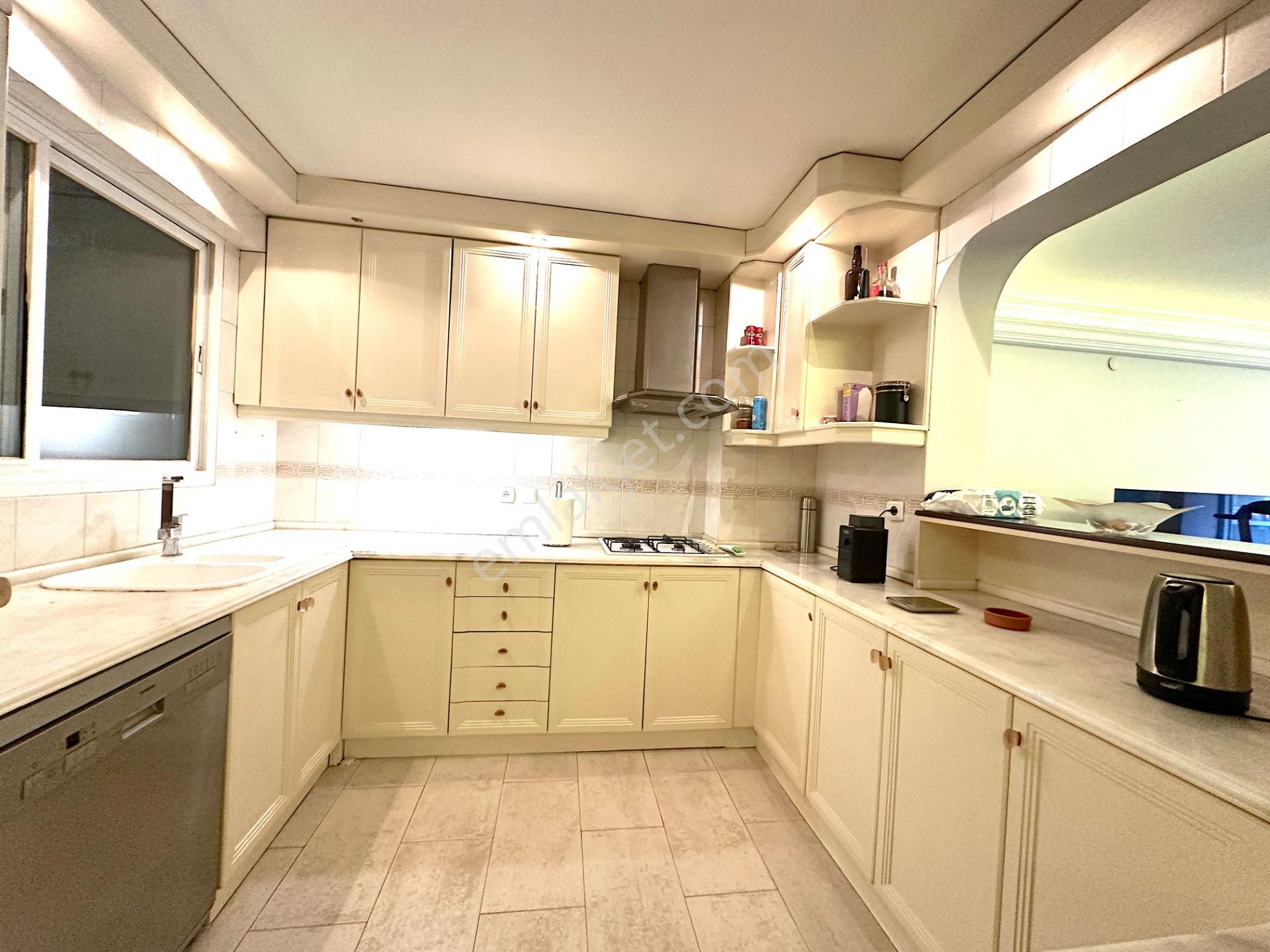 Güzelyalı Mithatpaşa Cadde Üzeri Satılık Geniş 3+1 Fırsat Daire - Görsel 20