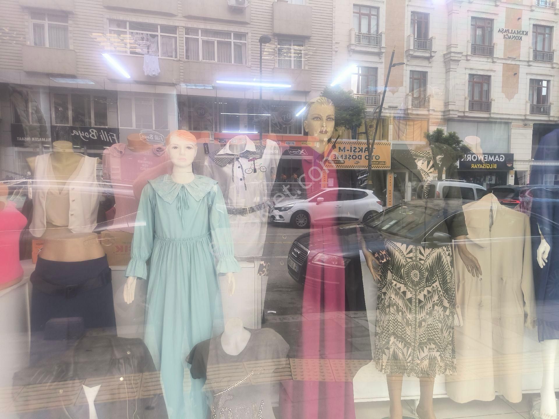 Pendik Çamçeşme De Cadde Üzerinde Devren Satılık Giyim Mağazası - Görsel 18