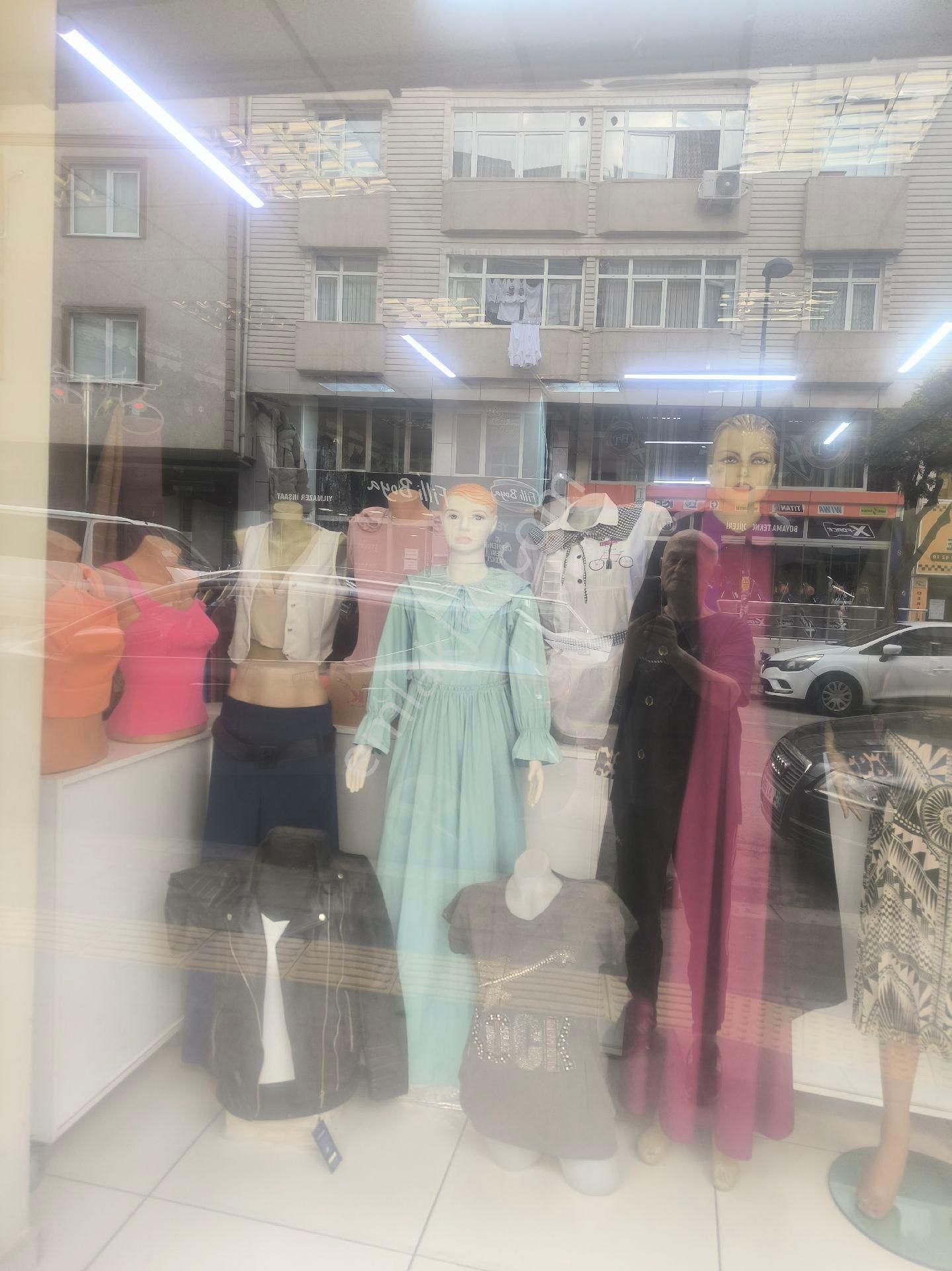 Pendik Çamçeşme De Cadde Üzerinde Devren Satılık Giyim Mağazası - Görsel 19
