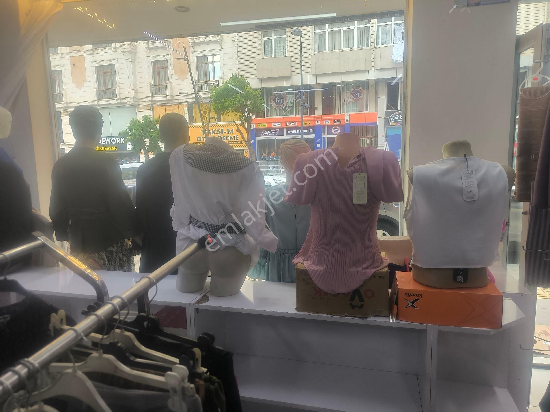 Pendik Çamçeşme De Cadde Üzerinde Devren Satılık Giyim Mağazası - Görsel 17