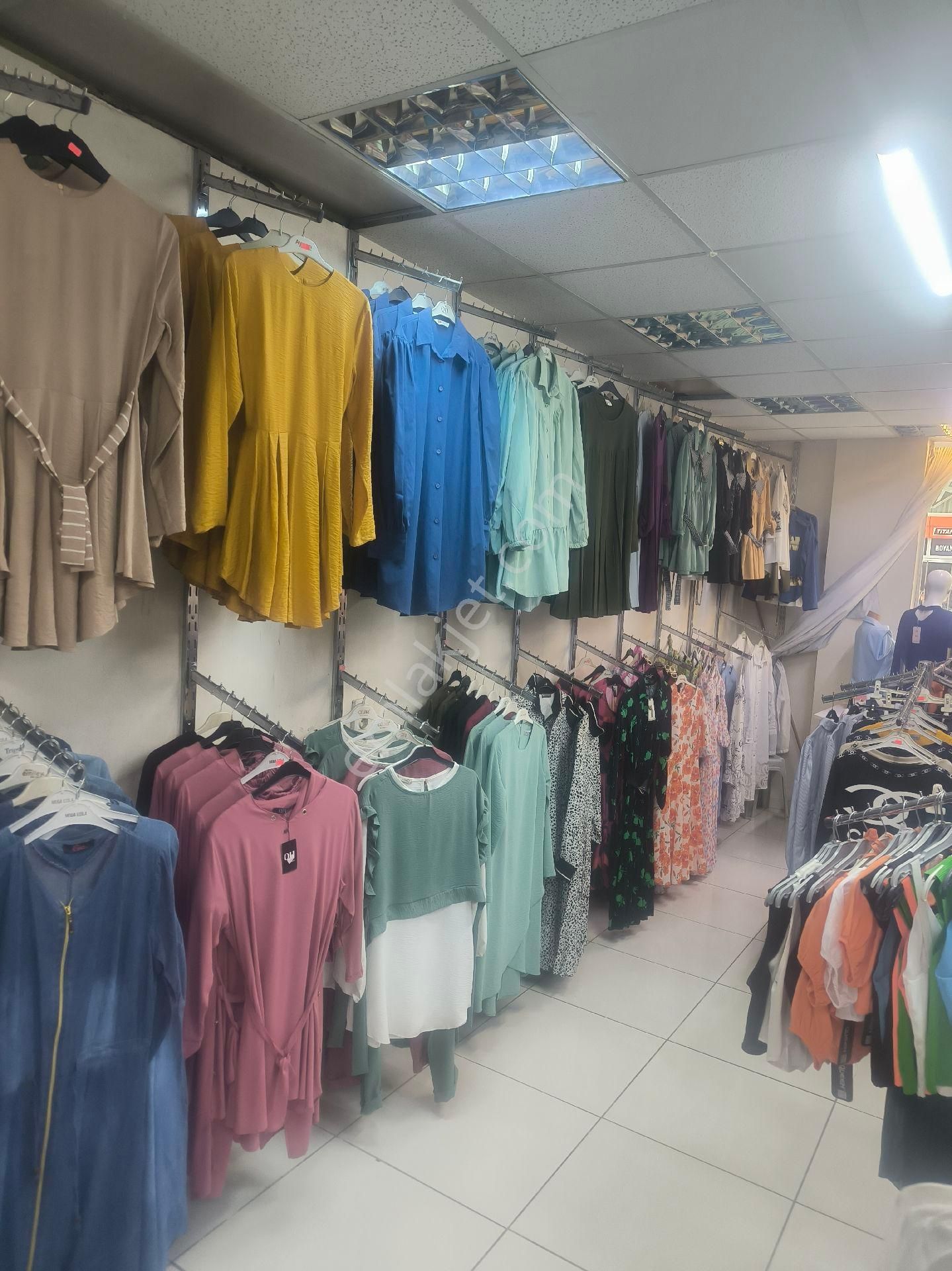 Pendik Çamçeşme De Cadde Üzerinde Devren Satılık Giyim Mağazası - Görsel 9