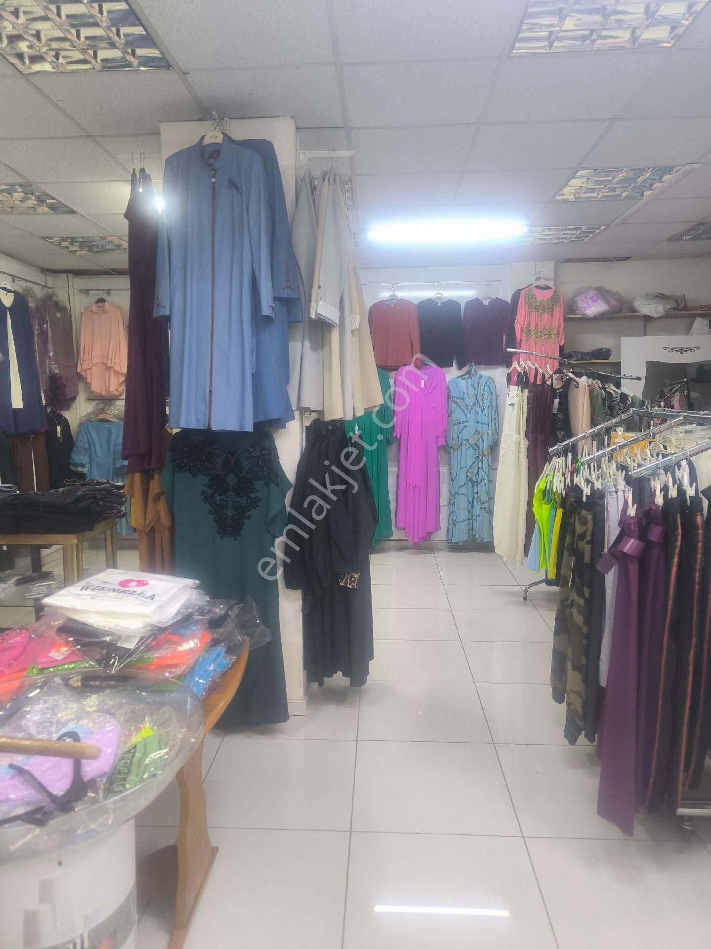 Pendik Çamçeşme De Cadde Üzerinde Devren Satılık Giyim Mağazası - Görsel 32