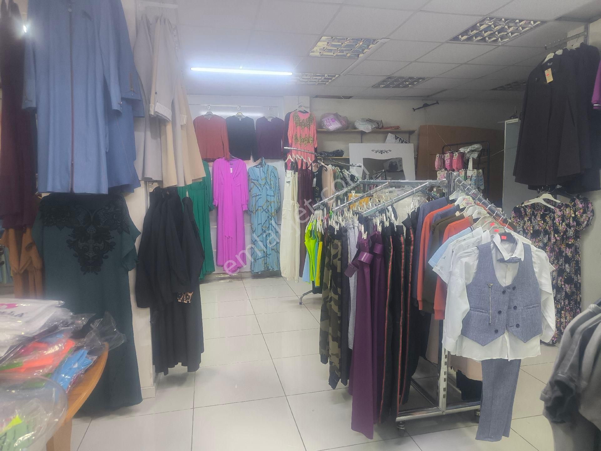 Pendik Çamçeşme De Cadde Üzerinde Devren Satılık Giyim Mağazası - Görsel 31