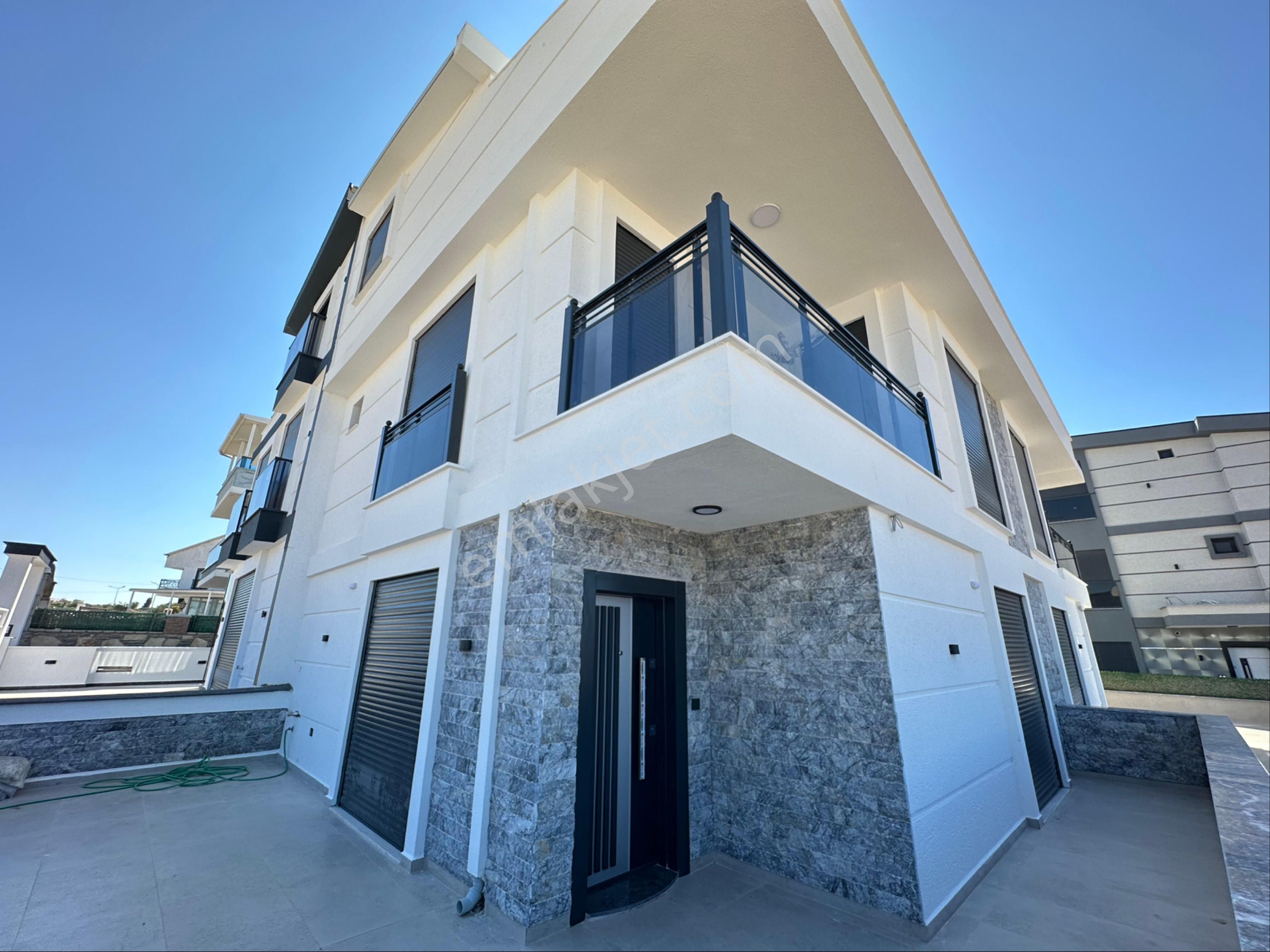 Didimde 3+1 Havuzlu Ultra Lüks Sıfır Villa