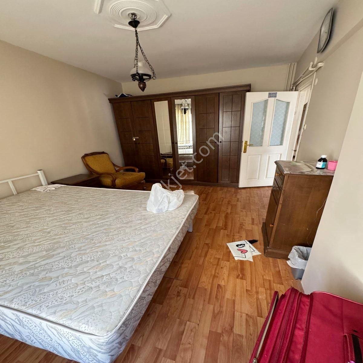 Avcılar Denizköşkler Öğretmenler Caddesinde Mükemmel Fırsat 2+1 Asansörlü Daire