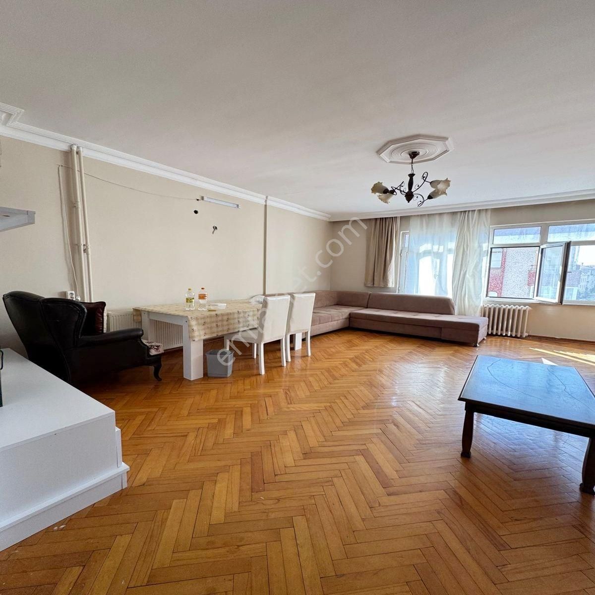 Avcılar Denizköşkler Öğretmenler Caddesinde Mükemmel Fırsat 2+1 Asansörlü Daire - Görsel 2