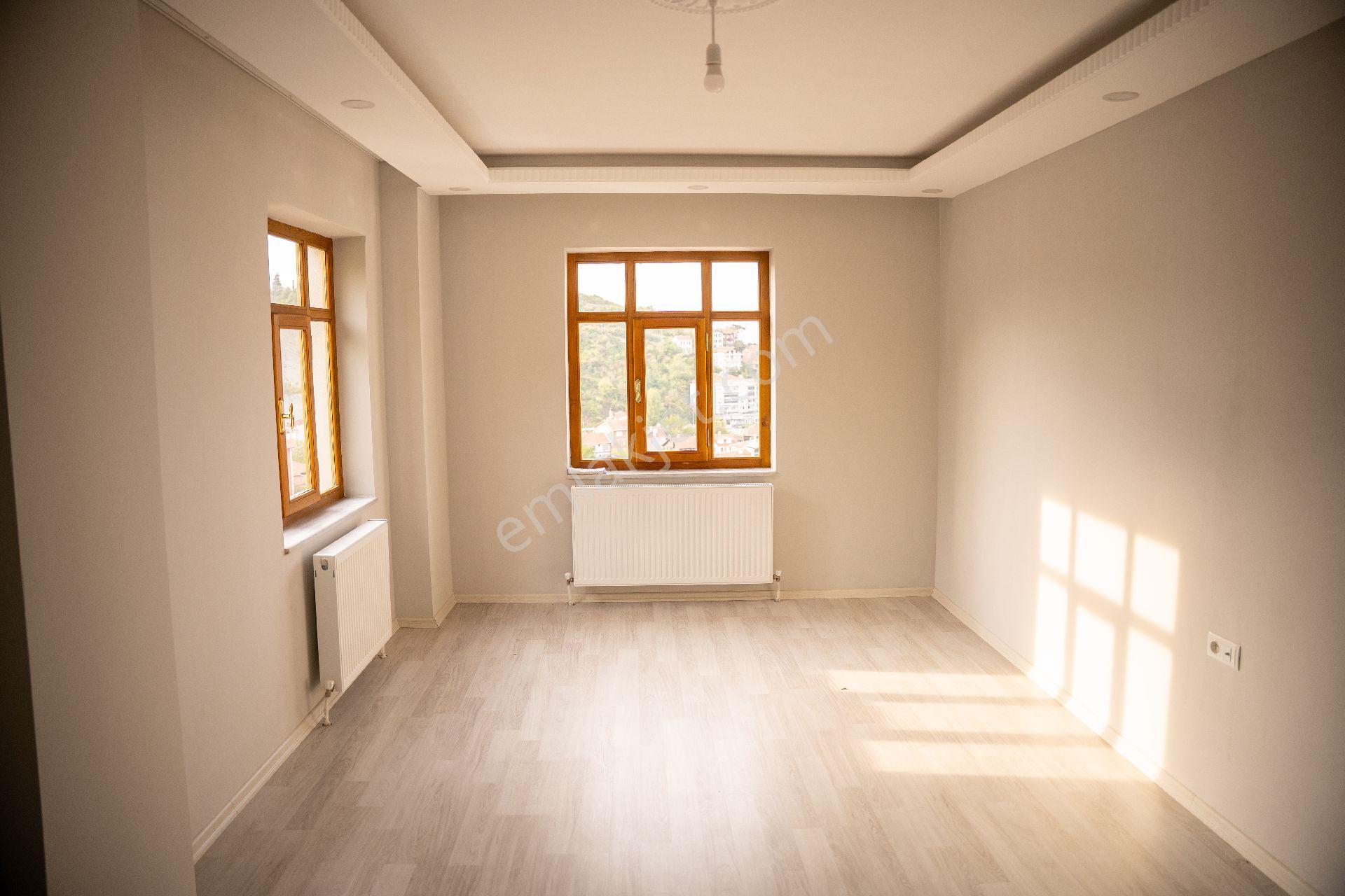 Kastamonu İnebolu Yukarı Hatıpbağı Mahallesi Nde 3 Katlı Satılık Konak - Görsel 27