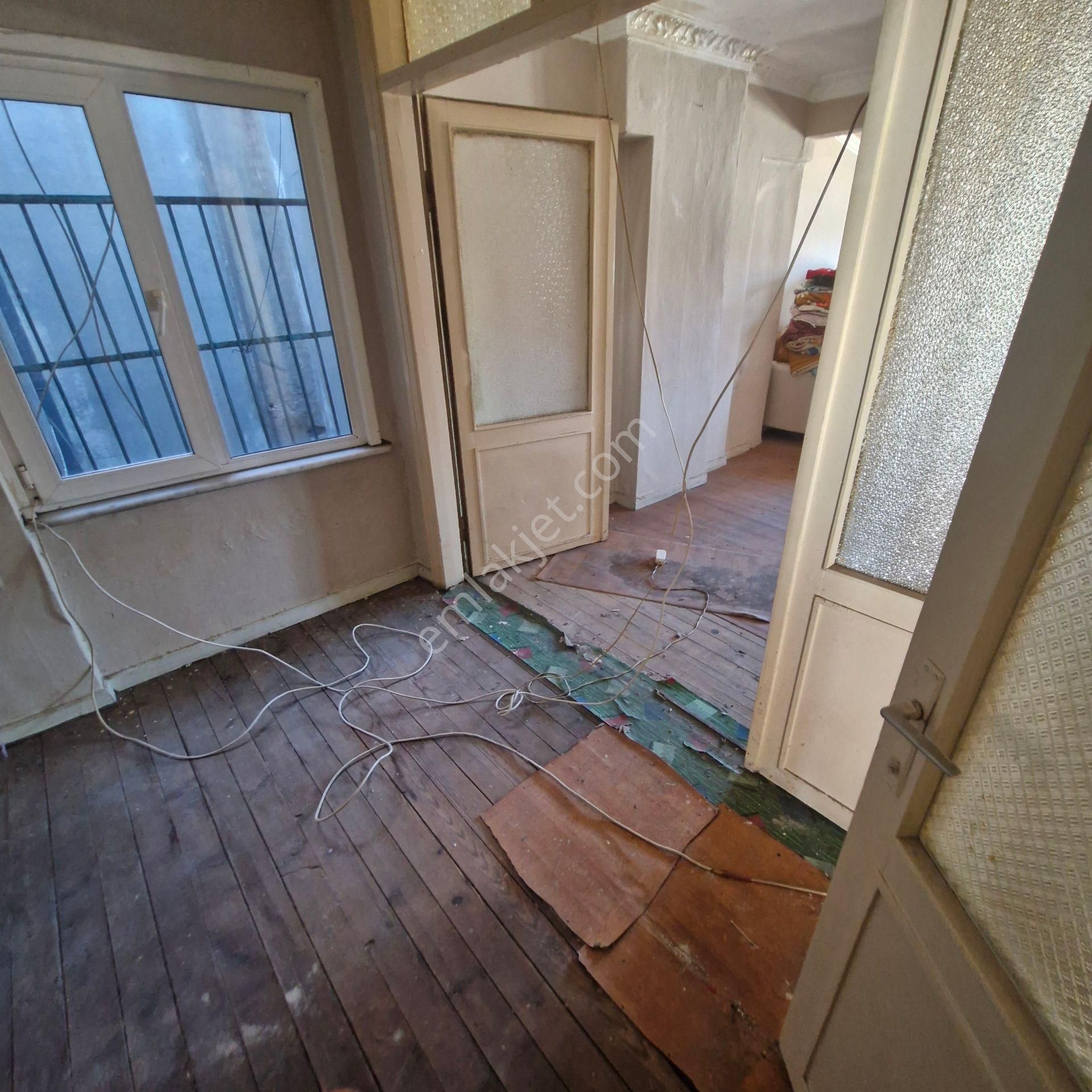 Akşenden Fatih Çapa Başvekil Caddede 4.son Kat 2+1 Full Masraflı Kelepir Daire - Görsel 3