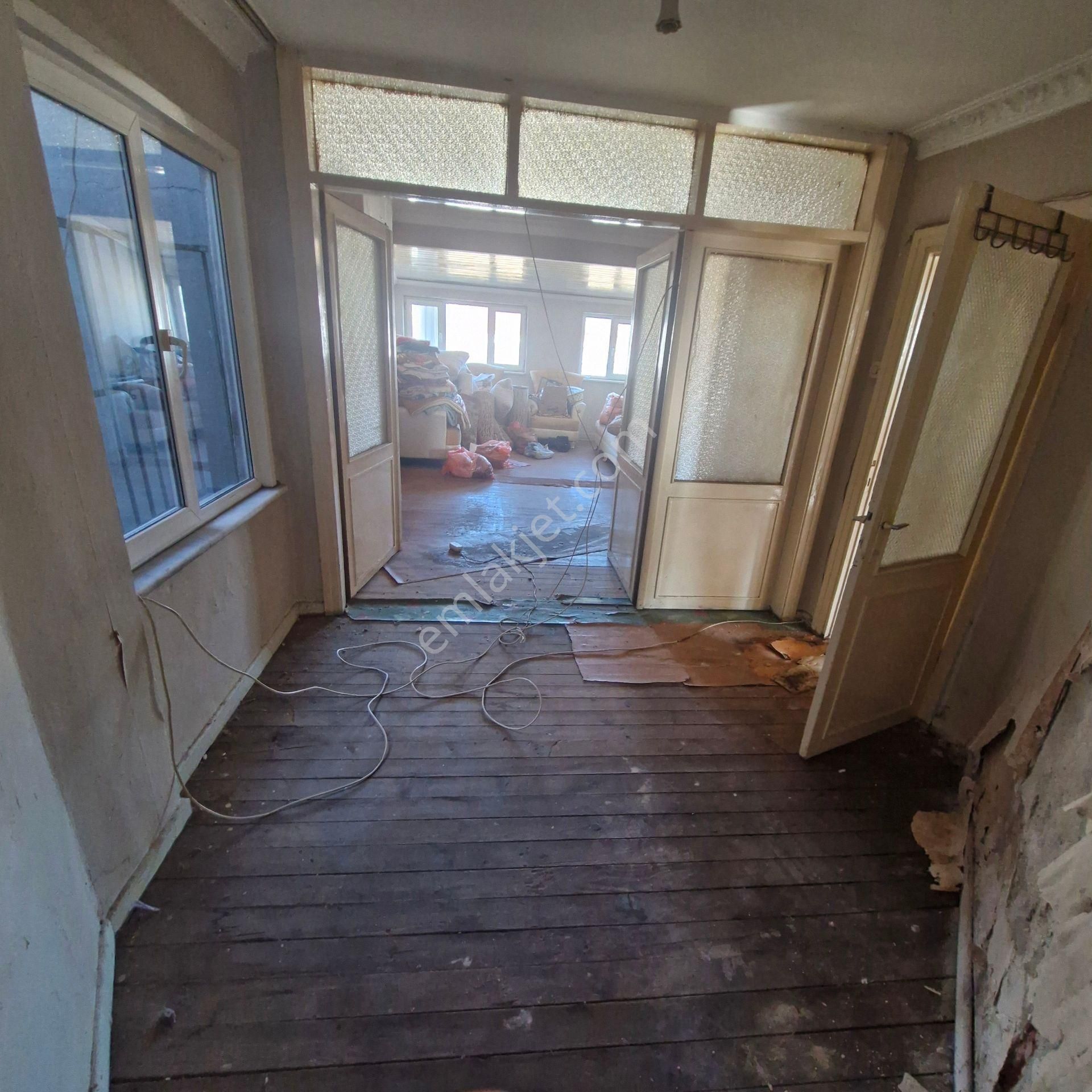 Akşenden Fatih Çapa Başvekil Caddede 4.son Kat 2+1 Full Masraflı Kelepir Daire - Görsel 2