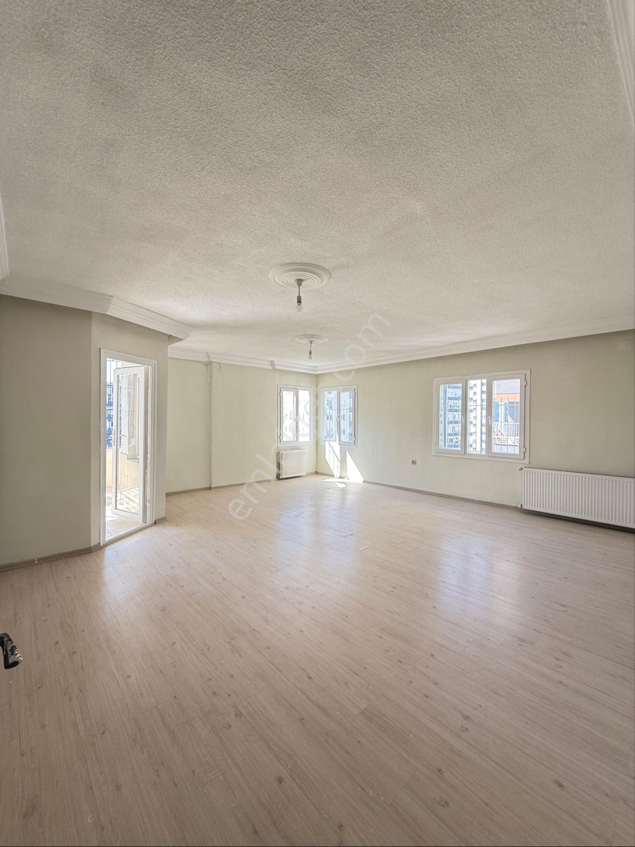 Remint’den Toros Mahallesinde Geniş 3+1 Kapalı Mutfak Doğalgazlı Satılık Daire Kaçmaz Uygun Fiyat…. - Görsel 4