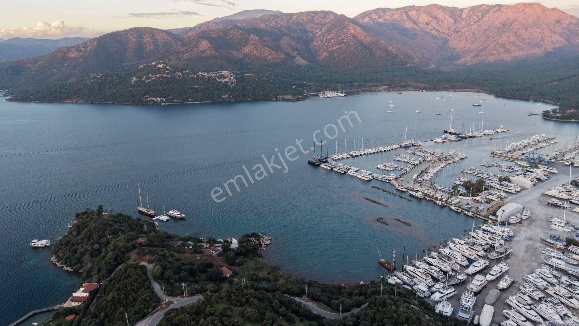 Müjgan Emlaktan Marmaris'in Kalbinde Tapuya İşli Ev Olan Satılık Koy - Görsel 20