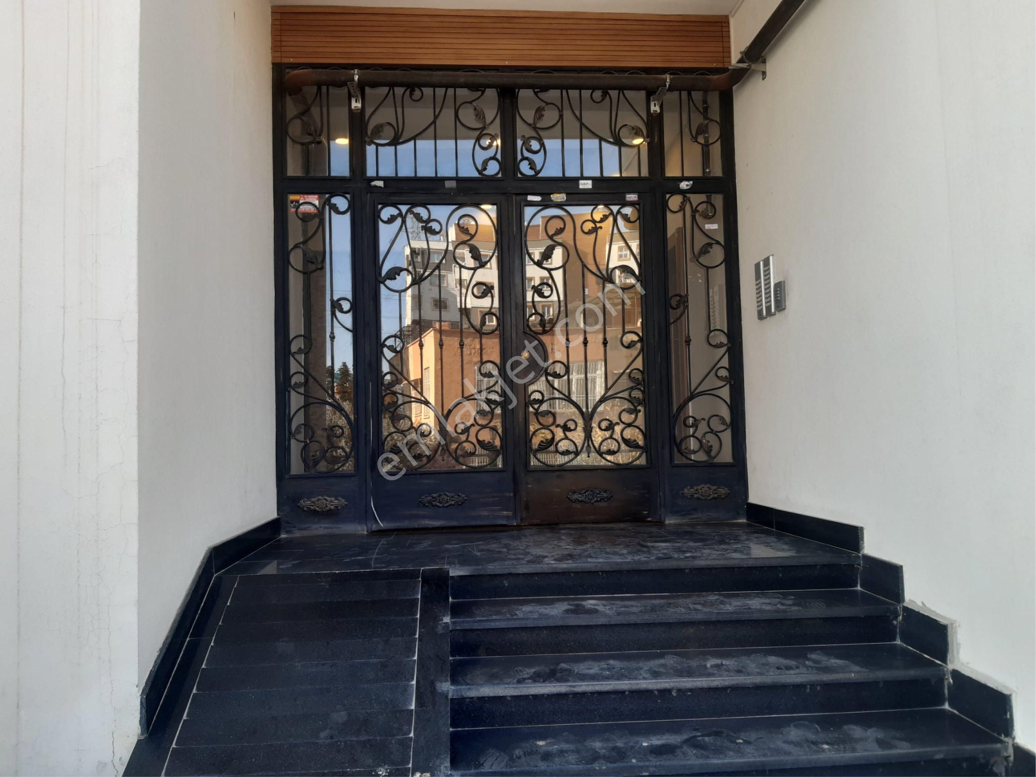 2+1 Çocuk Odalı Hasarsız Doğalgaz Kombili Daire - Görsel 19