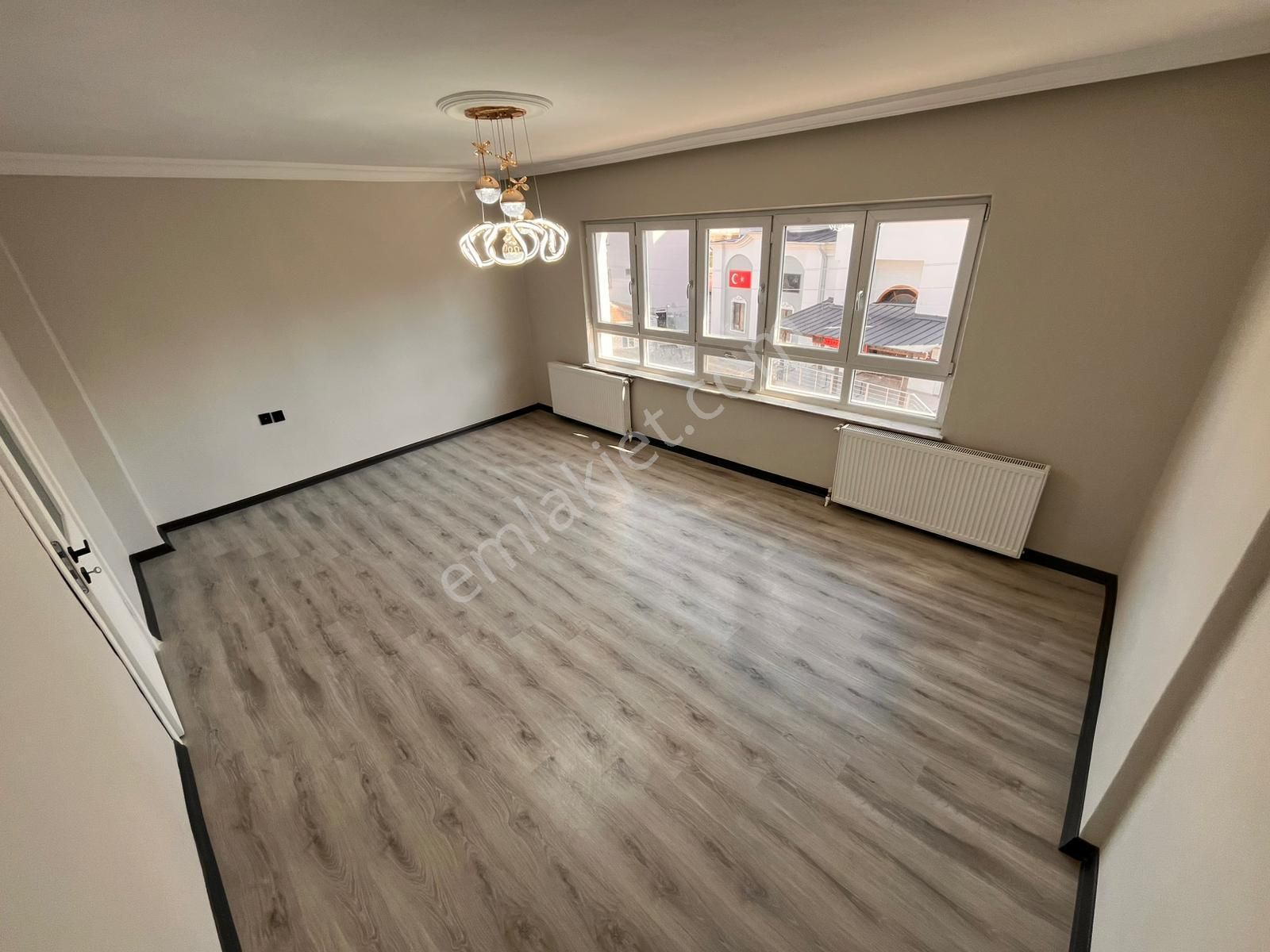 Ankara Kazanç'tan Full Yapılı Cadde Cepheli Salon Bağımsız Satılık 3+1 Daire - Görsel 15