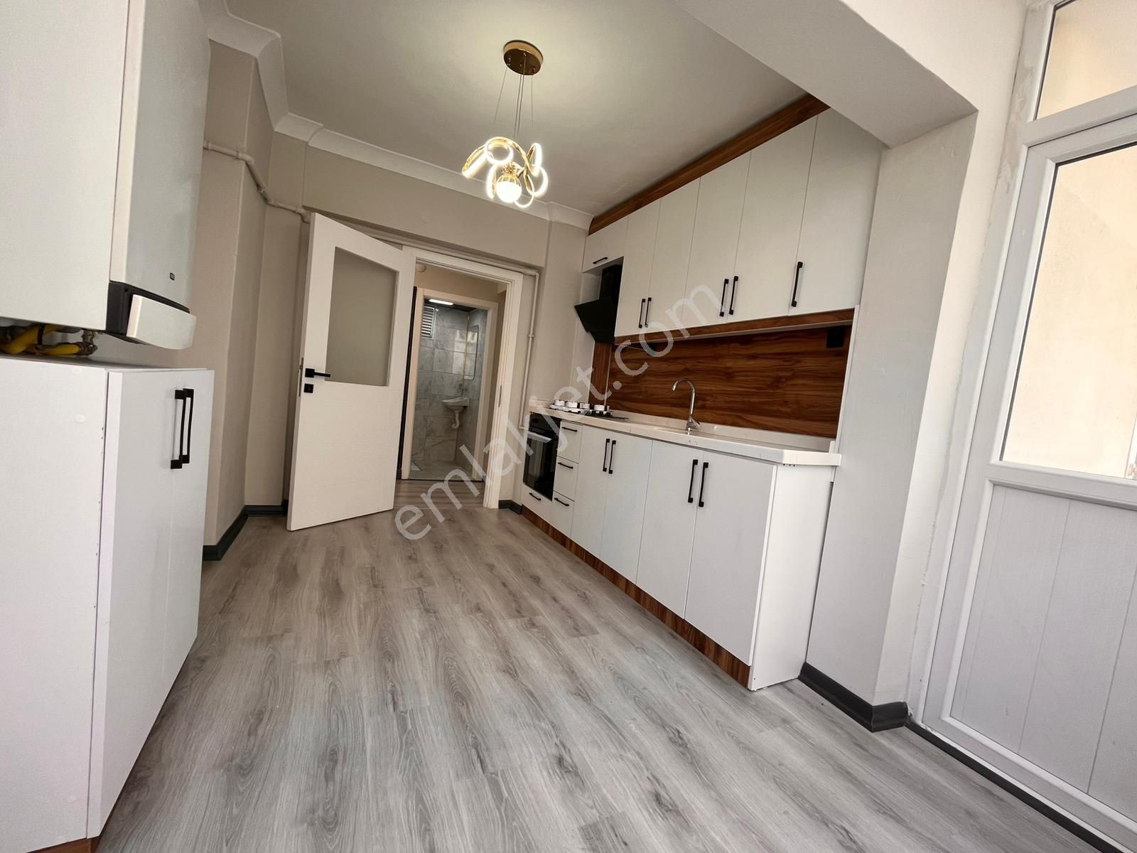 Ankara Kazanç'tan Full Yapılı Cadde Cepheli Salon Bağımsız Satılık 3+1 Daire