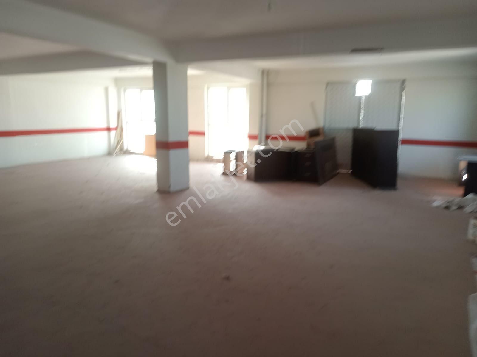 Fatih Emlaktan Burak Mh De 5 Katlı Kiralık İş Yeri - Görsel 2