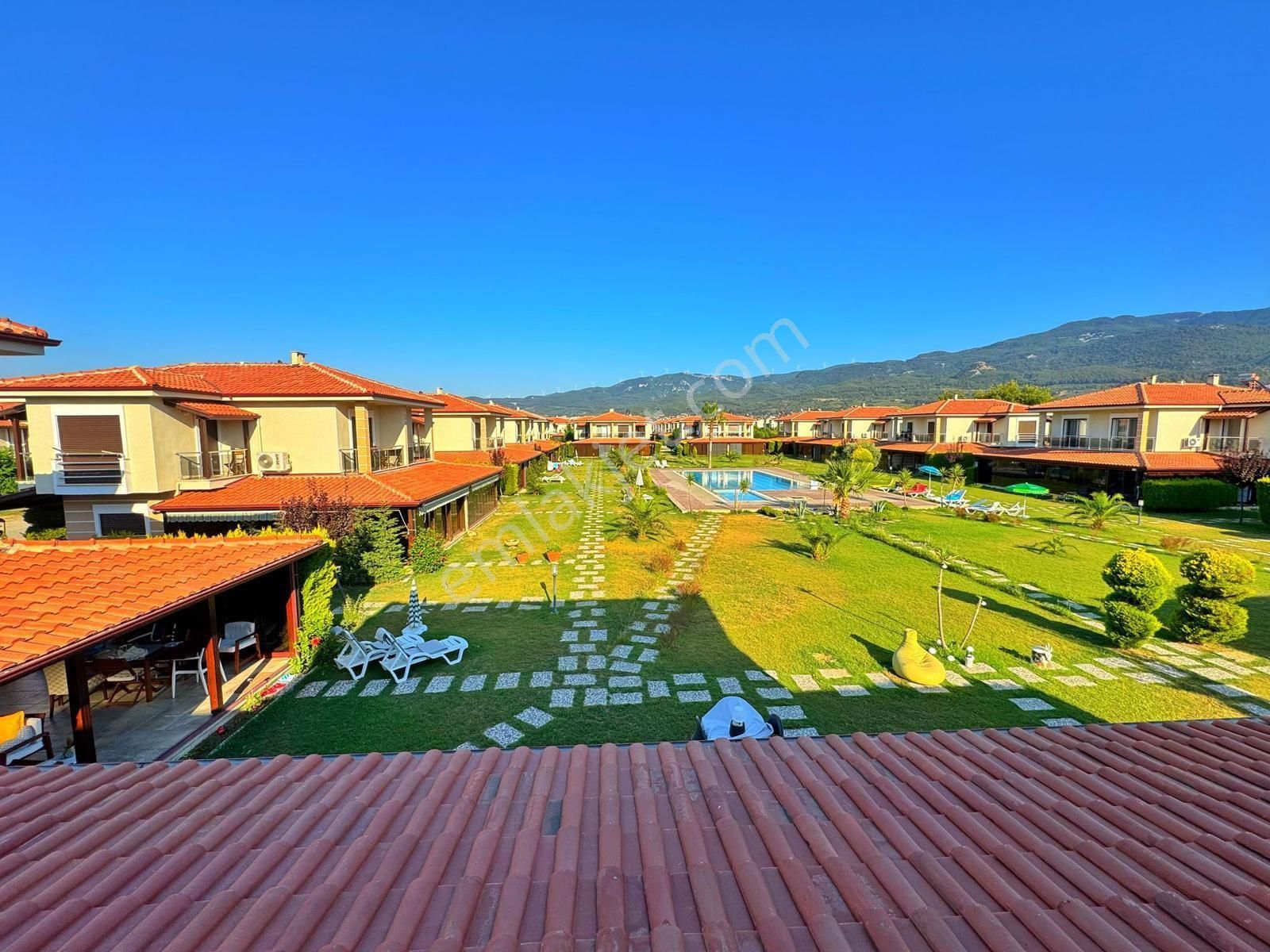 Denize Yakın Havuzlu Site İçinde 3 + 1 Satılık Yazlık - Görsel 11