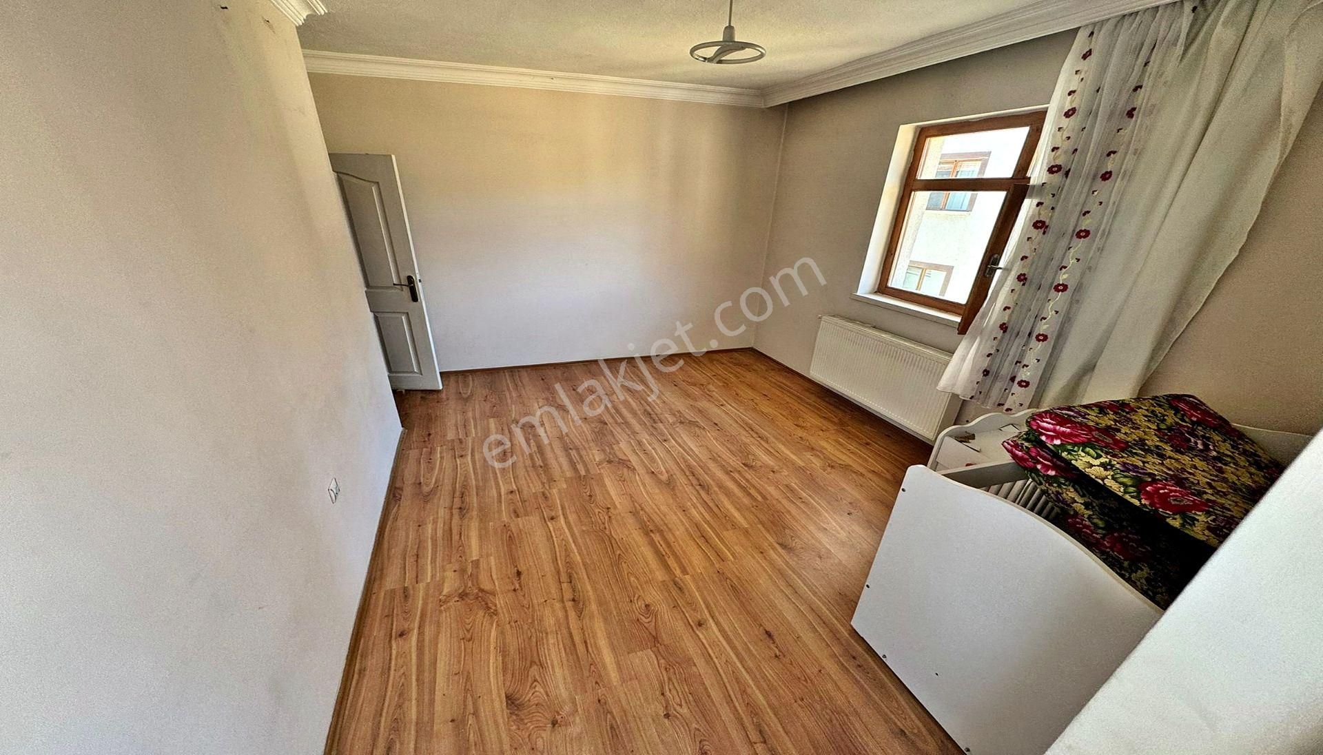 Yayla'da Merve Fırın Karşısı Emsallerinden Uygun Genç Binada 3+1 - Görsel 32