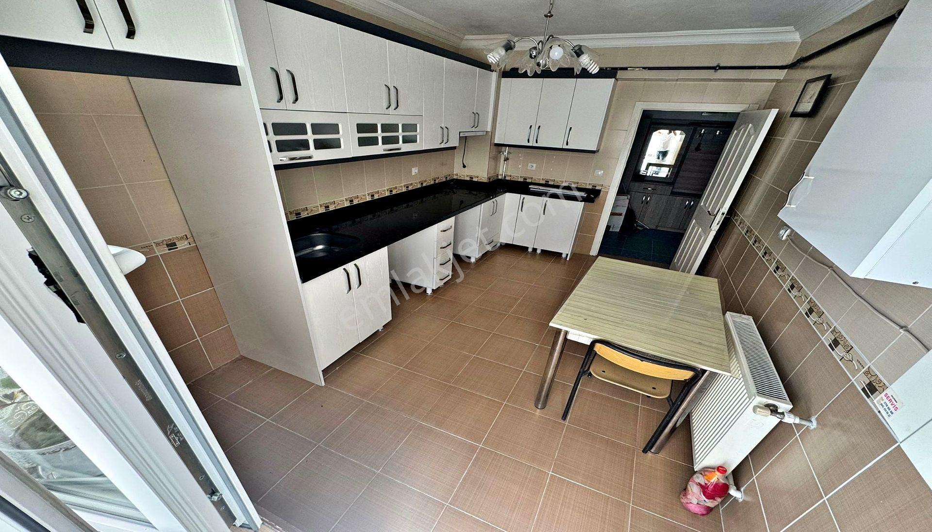 Yayla'da Merve Fırın Karşısı Emsallerinden Uygun Genç Binada 3+1 - Görsel 3