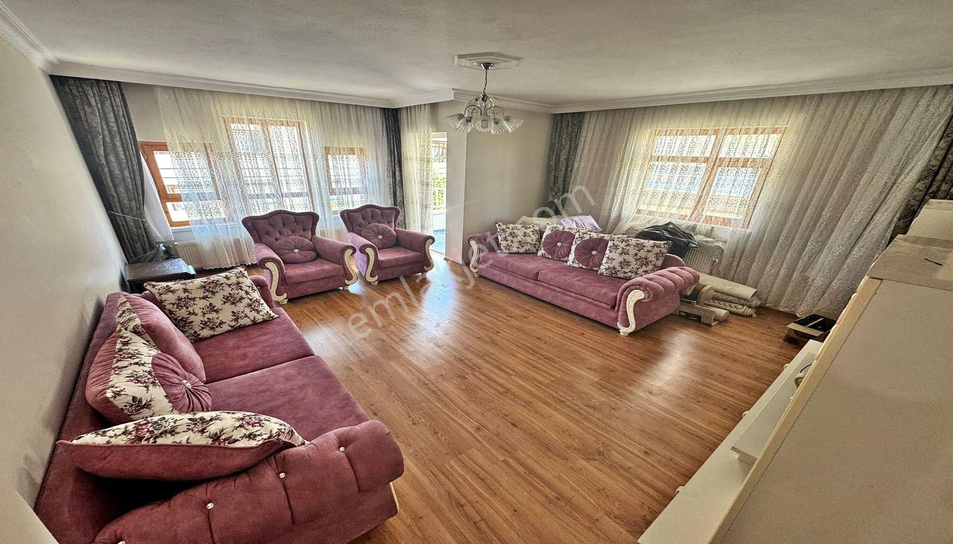 Yayla'da Merve Fırın Karşısı Emsallerinden Uygun Genç Binada 3+1 - Görsel 8