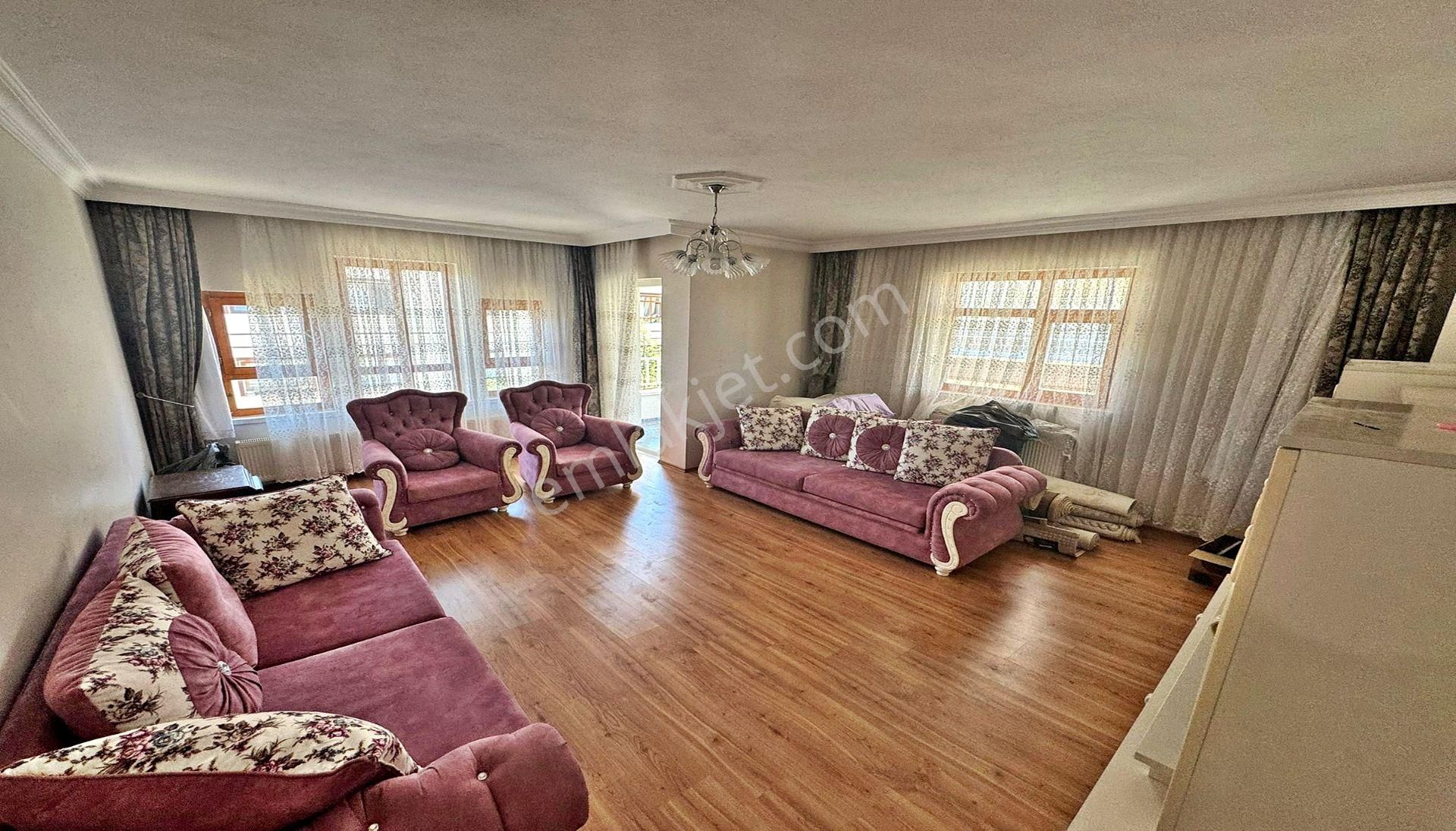 Yayla'da Merve Fırın Karşısı Emsallerinden Uygun Genç Binada 3+1 - Görsel 9