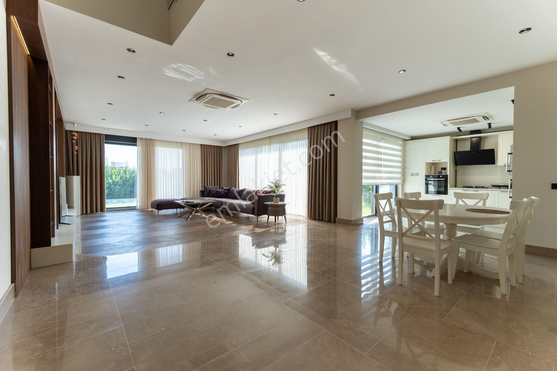 Antalya Döşemealtı Yeşilbayır'da Site İçi Mustakil Havuzlu Villa