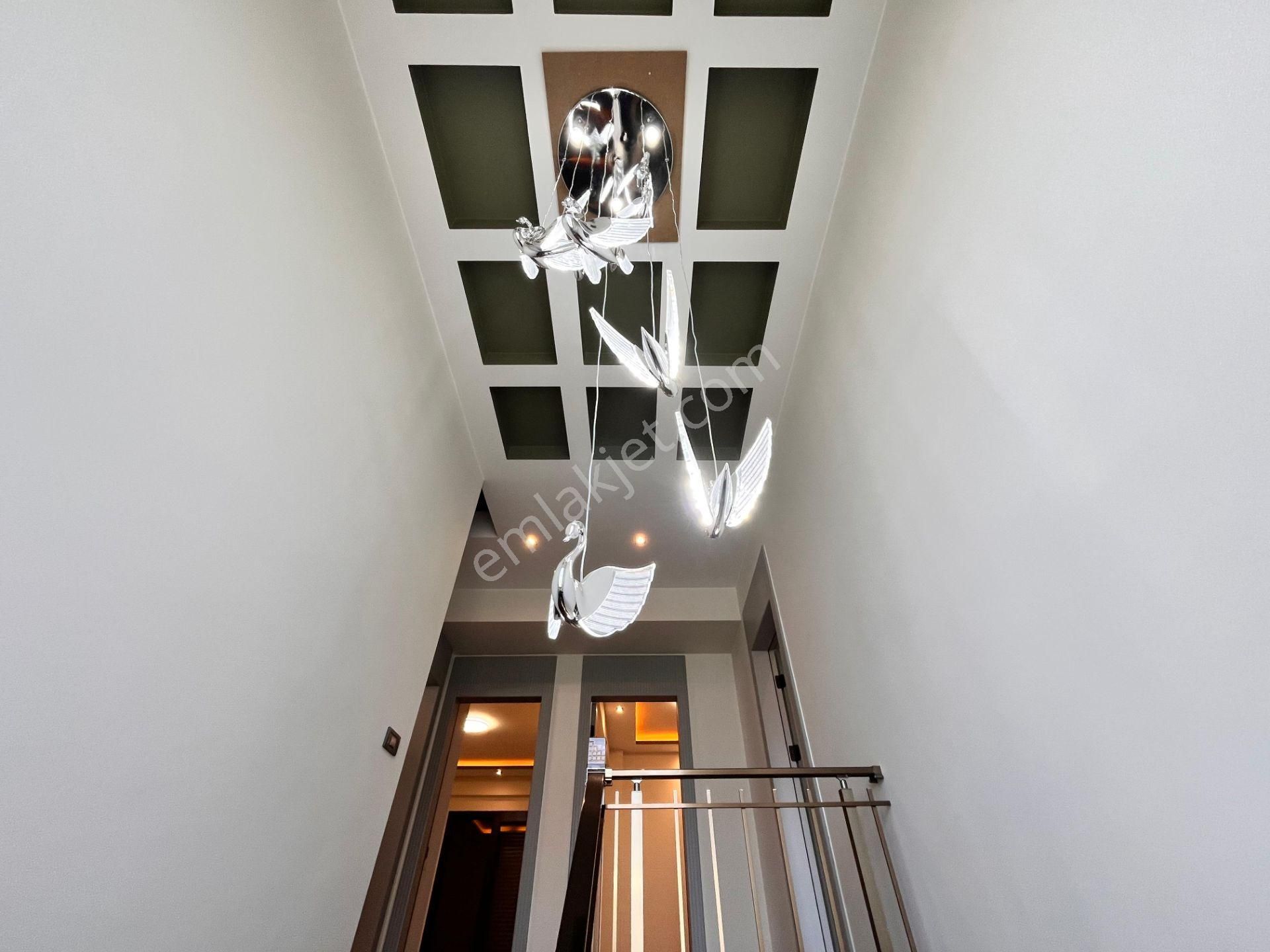 Parstan Zeytinlide Lüks Tasarım Bahçeli Ayrı Mutfaklı 5+1 Villa - Görsel 11