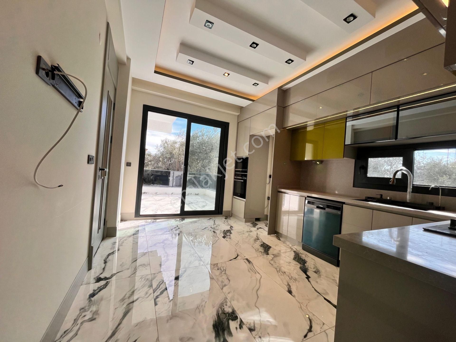 Parstan Zeytinlide Lüks Tasarım Bahçeli Ayrı Mutfaklı 5+1 Villa - Görsel 15