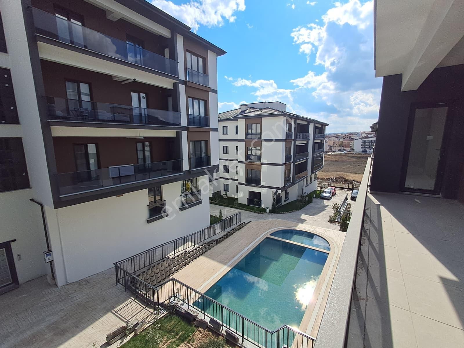 Tekirdağ S.paşa Zafer Mah. Havuzlu Sitede Satılık Lüks 2+1 Daire