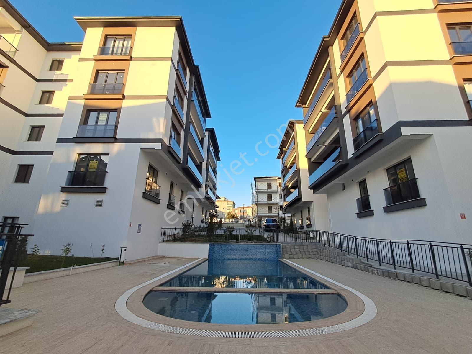 Tekirdağ S.paşa Zafer Mah. Havuzlu Sitede Satılık Lüks 2+1 Daire - Görsel 2