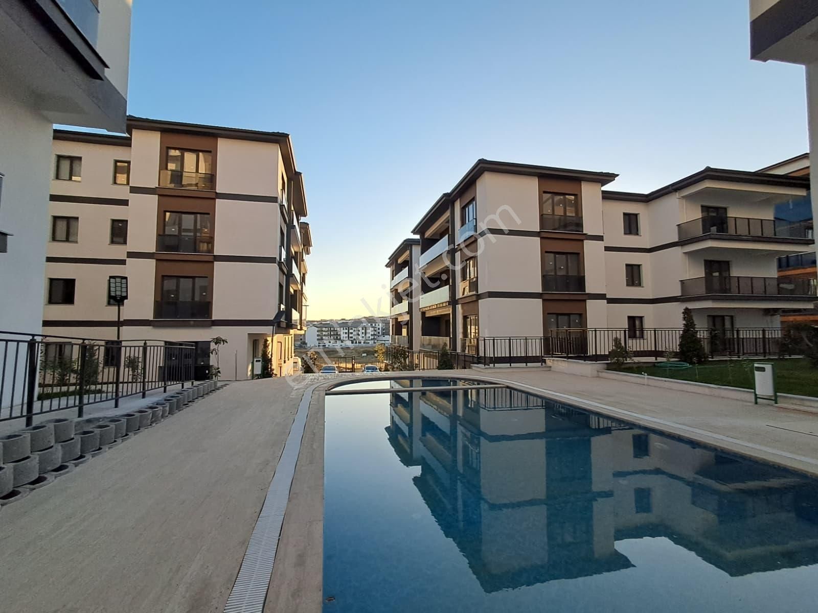 Tekirdağ S.paşa Zafer Mah. Havuzlu Sitede Satılık Lüks 2+1 Daire - Görsel 4