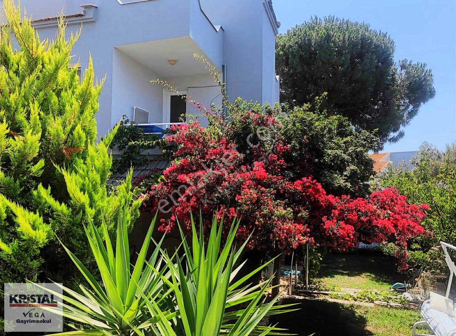 Çeşme Pırlantada Havuzlu Site 4+1 Eşyalı Dubleks Müstakil Daire