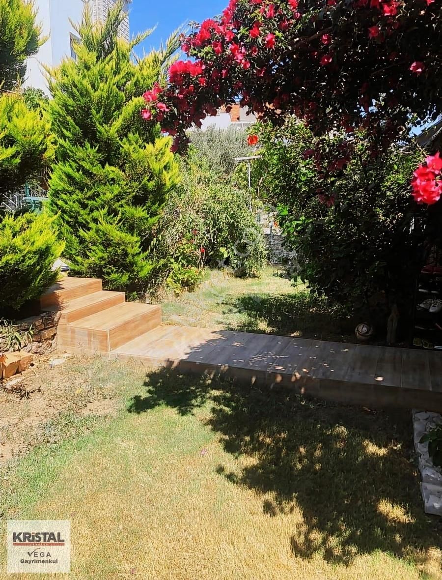 Çeşme Pırlantada Havuzlu Site 4+1 Eşyalı Dubleks Müstakil Daire - Görsel 9