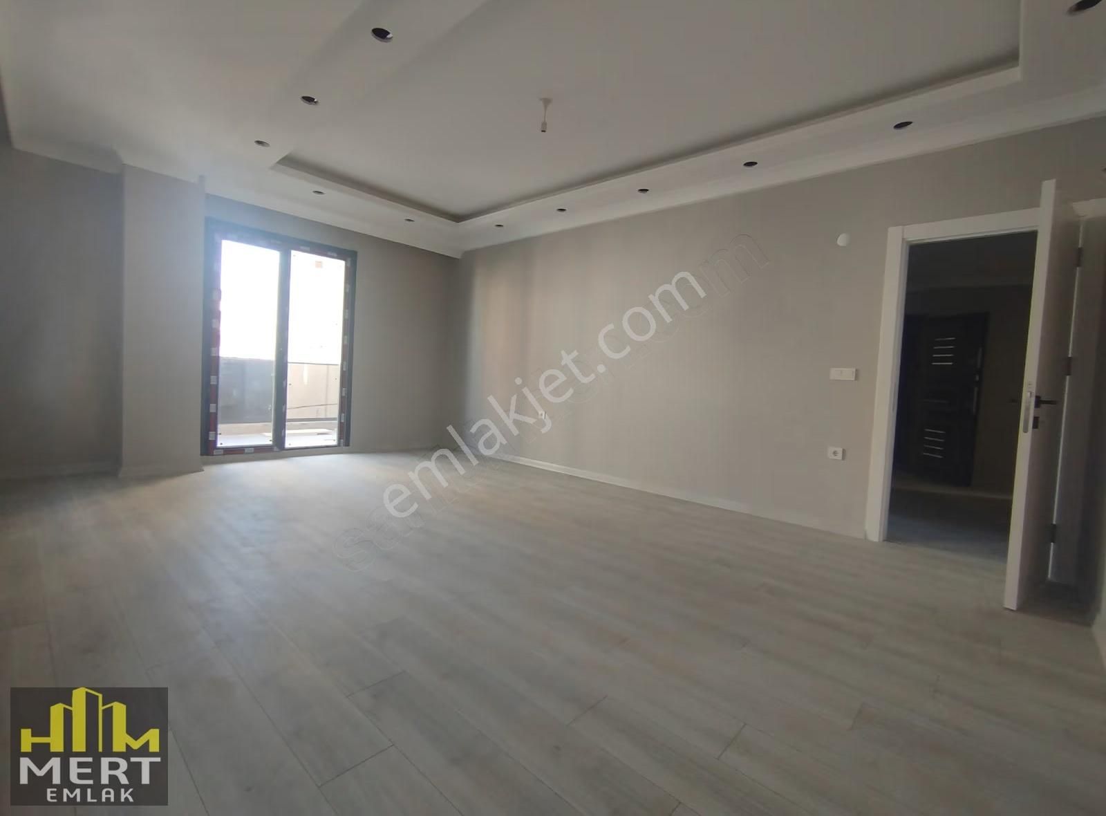 Giriş Kat Balkonlu 2+1 85 M2 Atakürk Mahlesi