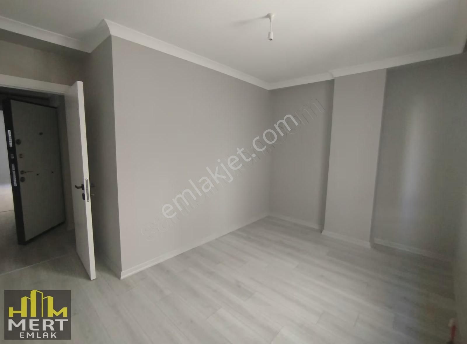 Giriş Kat Balkonlu 2+1 85 M2 Atakürk Mahlesi - Görsel 12