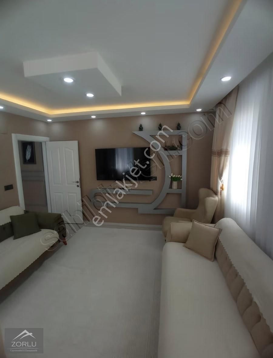 Zorlu'da Sofudede Mah. Müstakil Geniş Oturumlu 2+1 Kapalı Mutfak