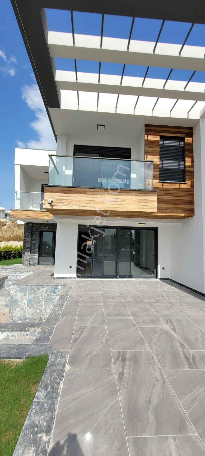 Kuşadasında Deniz Manzaralı Özel Havuzlu Müstakil Akıllı Villa - Görsel 15