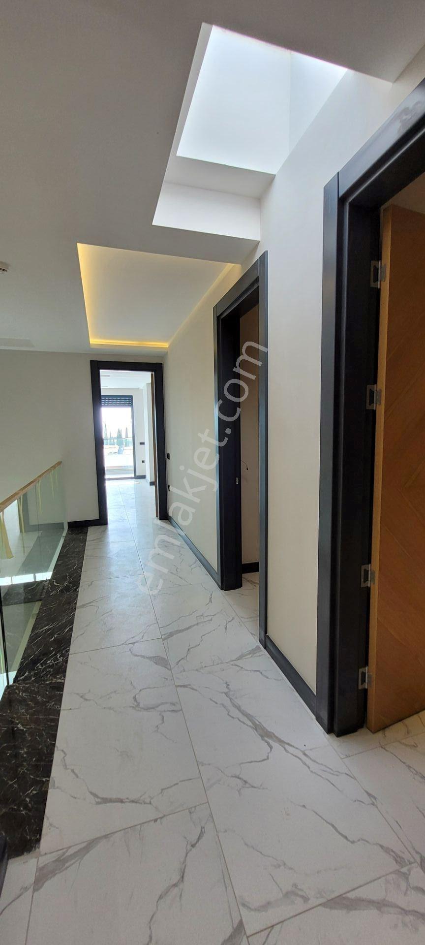 Kuşadasında Deniz Manzaralı Özel Havuzlu Müstakil Akıllı Villa - Görsel 31