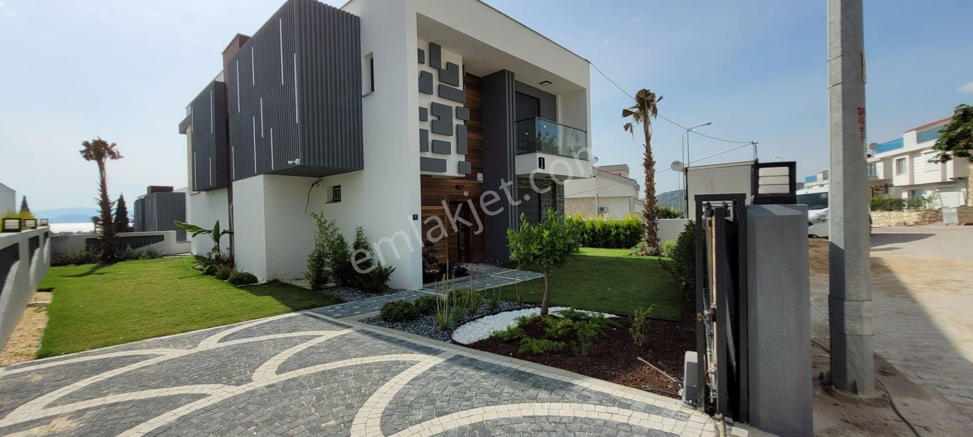Kuşadasında Deniz Manzaralı Özel Havuzlu Müstakil Akıllı Villa - Görsel 2