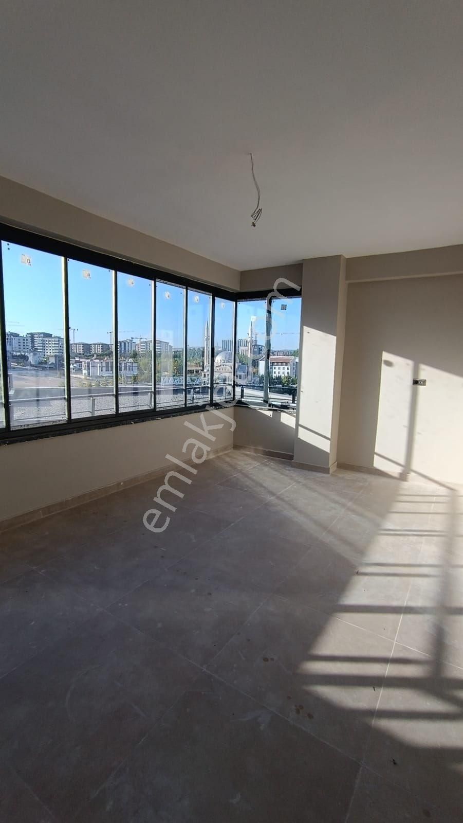 15. Tenmuzda Satıkık 3+1 İconova Manzaralı - Görsel 2