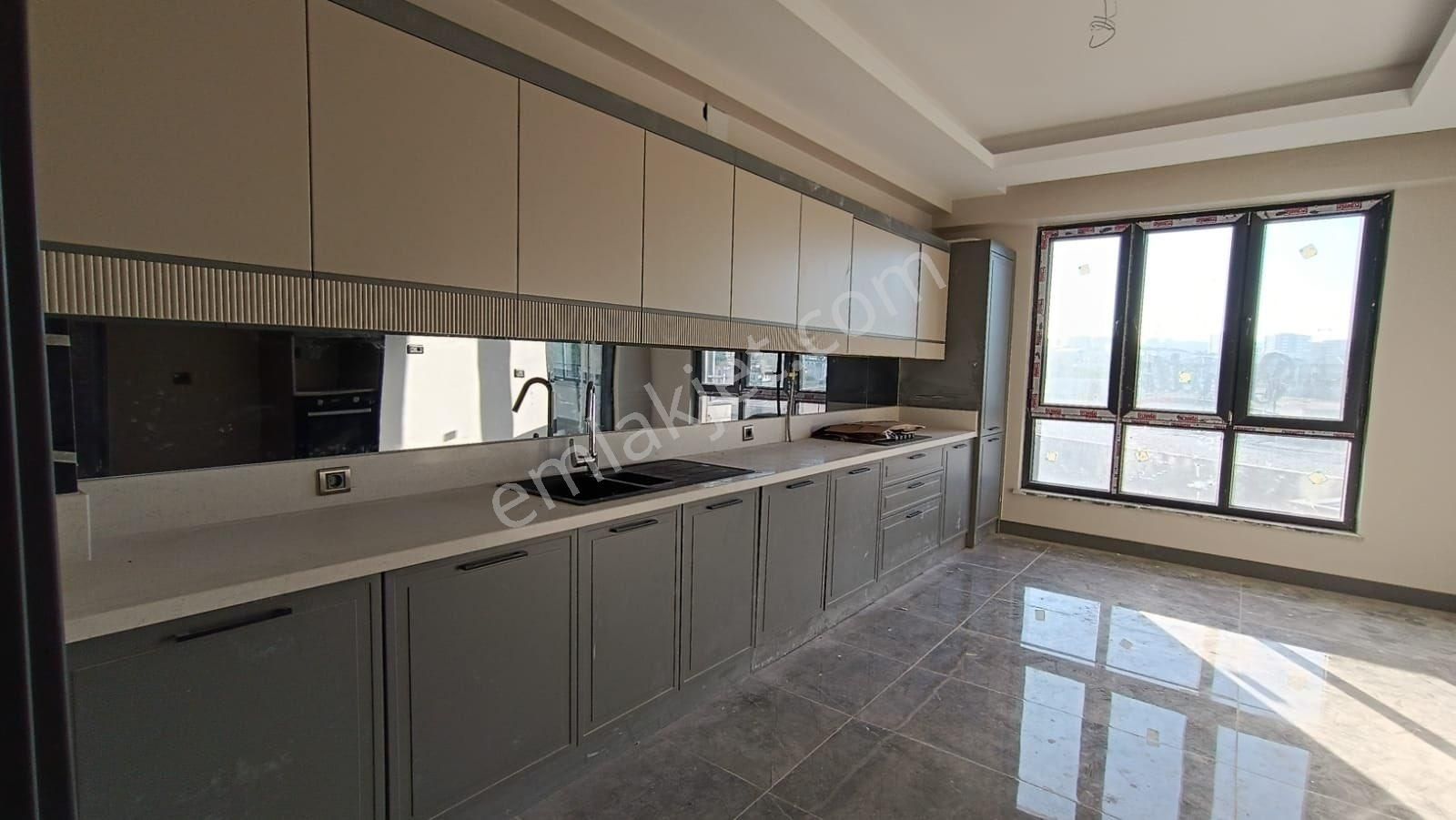 15. Tenmuzda Satıkık 3+1 İconova Manzaralı - Görsel 8