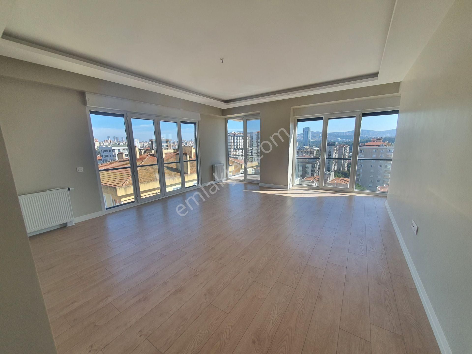 Bostancı’da & Deniz Manzaralı, Balkonlu Yeni Bina 3+1 Kiralık - Görsel 9