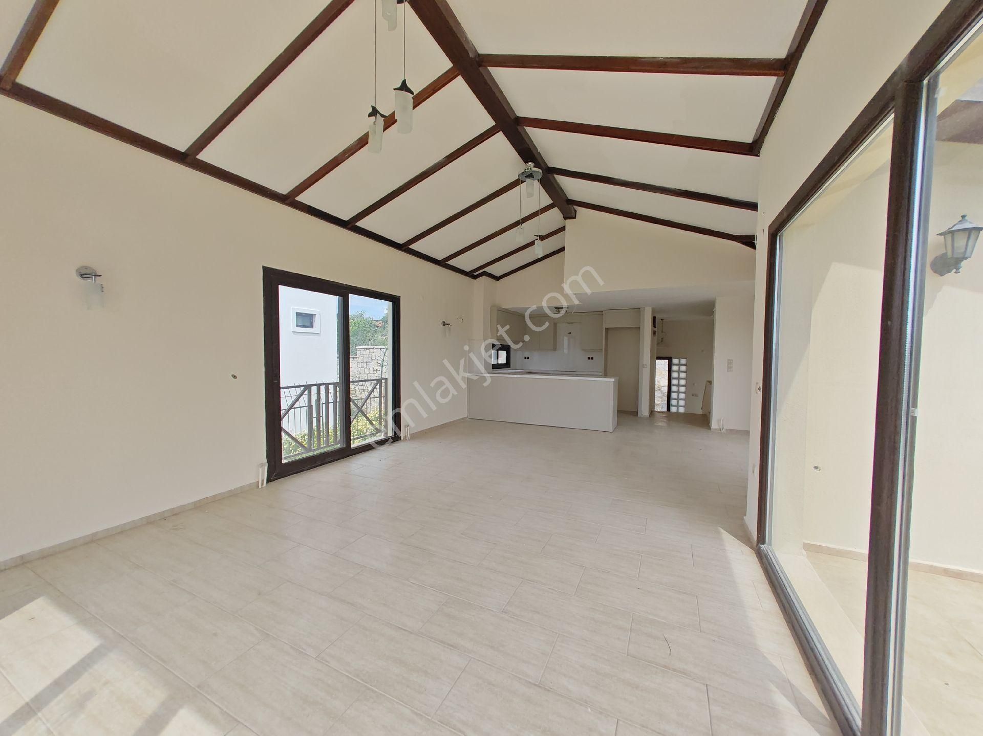 Kuşadası Kadınlar Denizinde Tek Müstakil Manzaralı Satılık Villa - Görsel 10