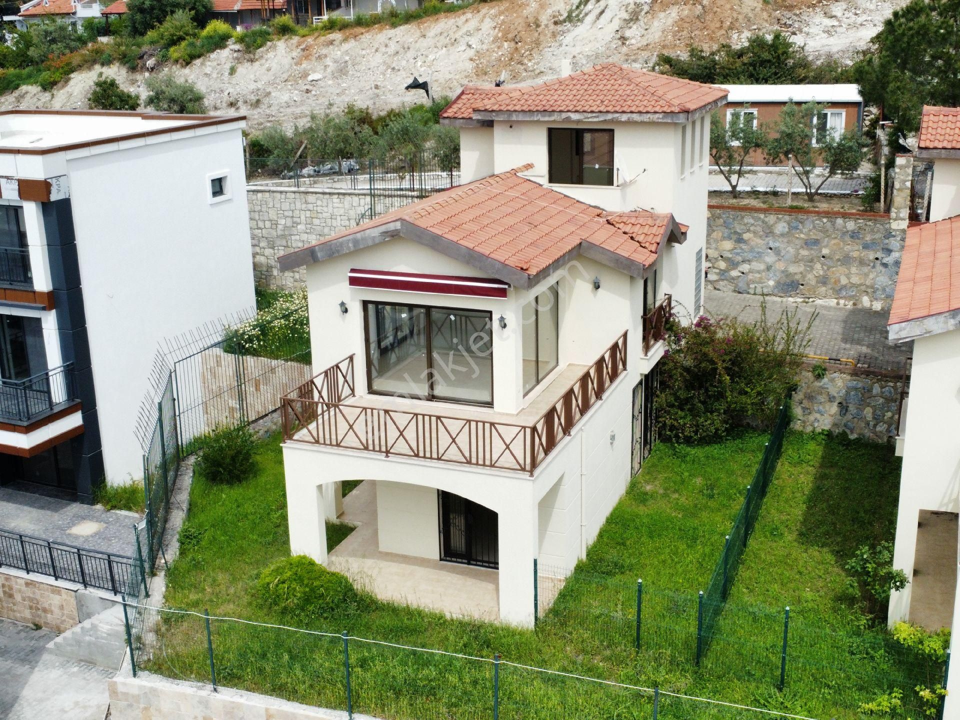 Kuşadası Kadınlar Denizinde Tek Müstakil Manzaralı Satılık Villa - Görsel 3