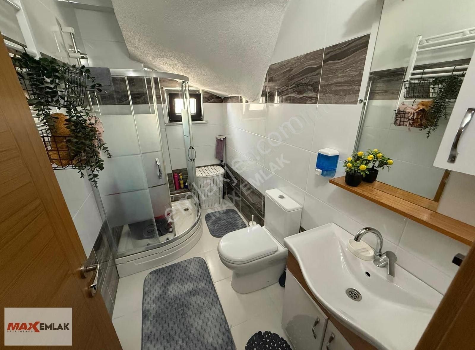 Nenehatun Mah Cad Üzerinde Satılık K. Otoparklı 5+1 Geniş Dublex - Görsel 5