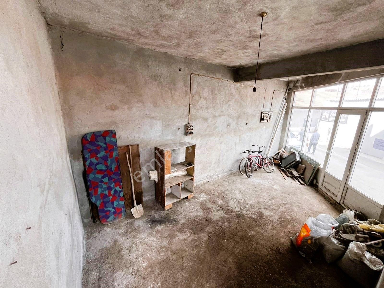 Gülbahçe'de 2 Katlı, Bahçeli Müstakil Ev Ve Dükkan - Görsel 6